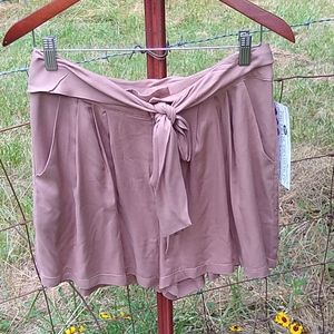 Paper bag waist shorts moche size medium
